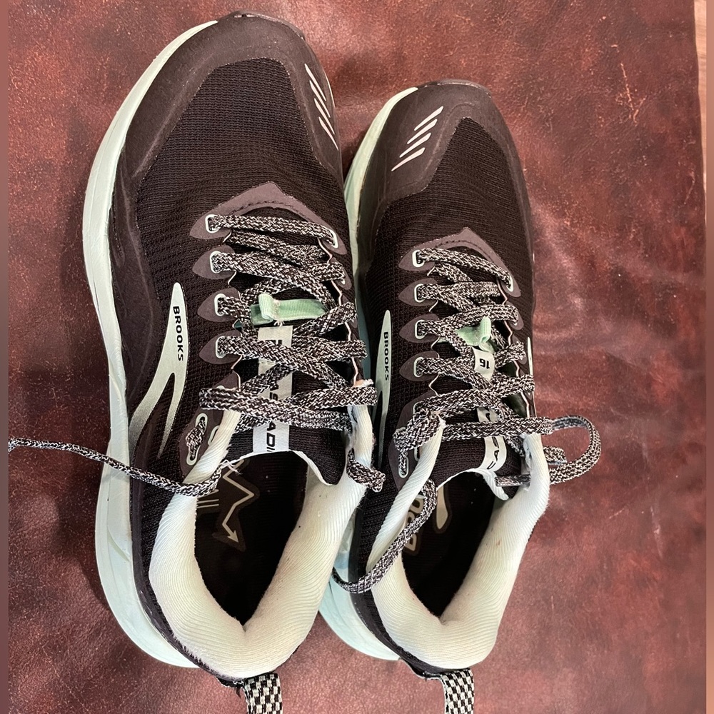 Brooks Cascadia size 6
